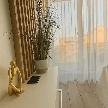 Luxury 7-17 Arena Apart-hotel 3*